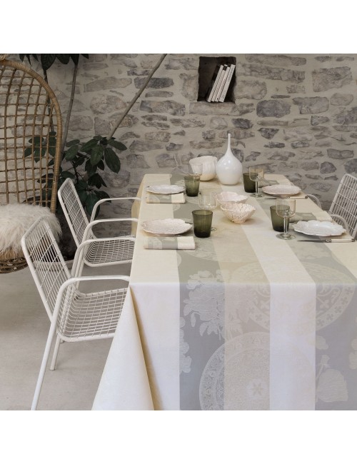 Le Jacquard Français Fleurs Gourmandes coated tablecloth craie/chalk
