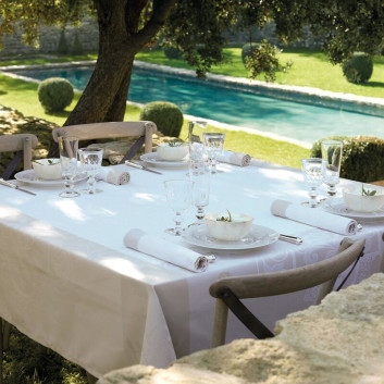 Le Jacquard Français Venezia ivoire cotton tablecloth - 4 sizes