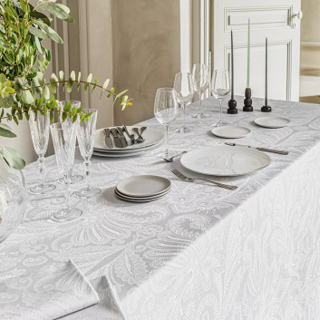 Garnier Thiebaut Grace table runner pearl