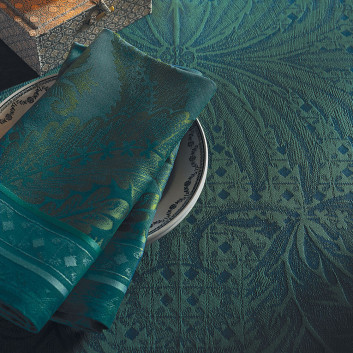 Garnier Thiebaut Isaphire emerald table runner