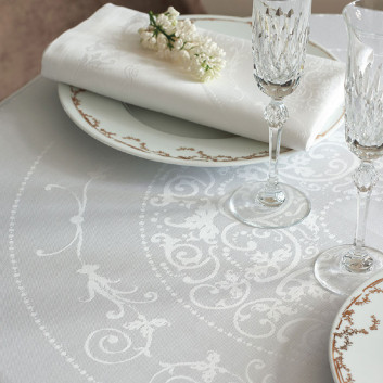 Garnier Thiebaut 4 white Comtesse napkins