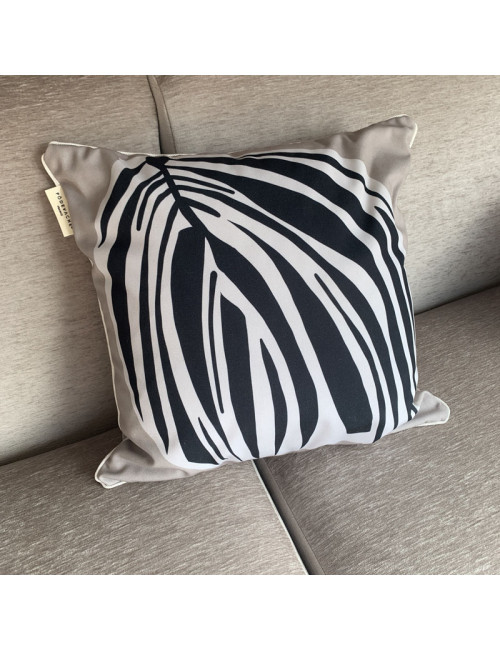 Pôdevache Batayo outdoor square cushion 45x45cm